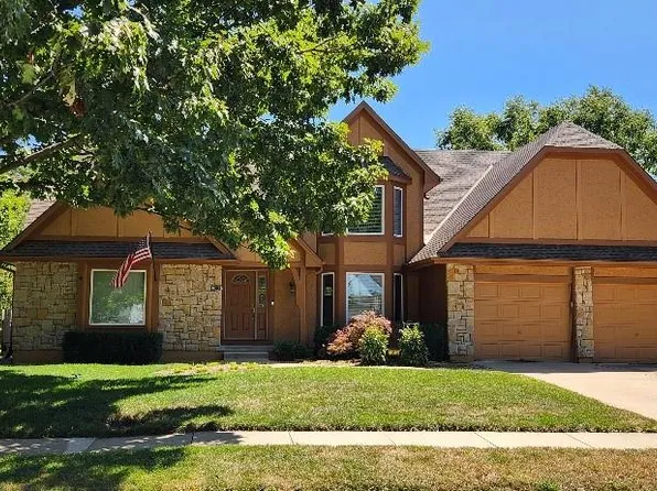 1013 SE Greenridge Dr, Lees Summit, MO 64081