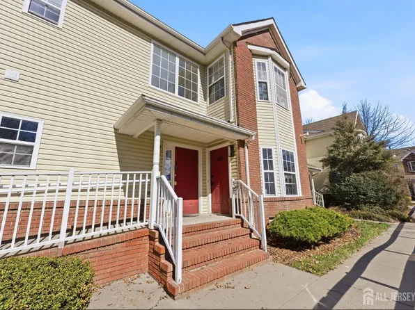 182 Sunshine Dr, Piscataway, NJ 08854