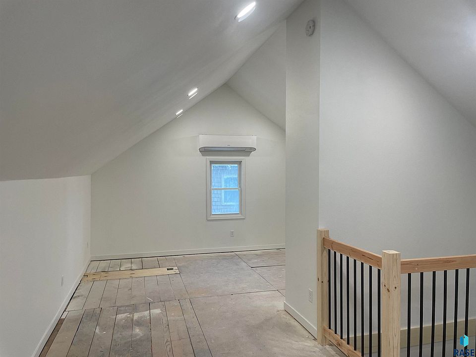 2nd image of 1508 S Duluth Ave