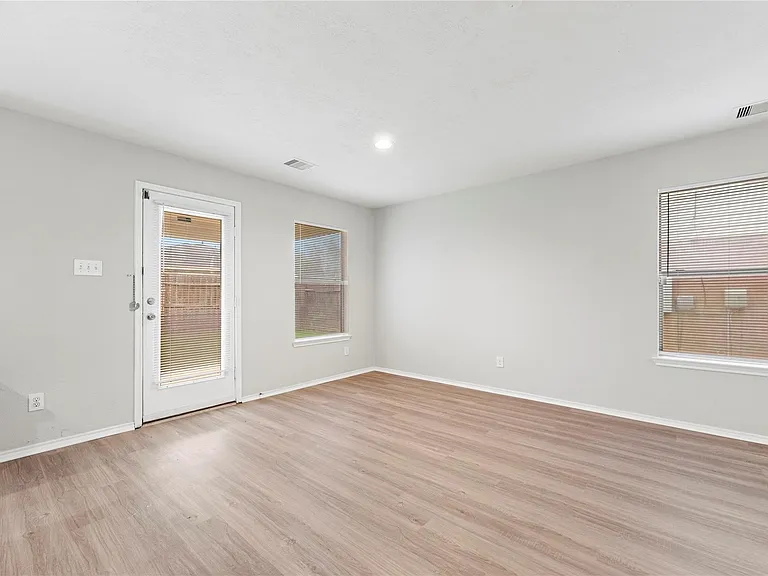 7606 Hillsdale Park Ct — Photo 8