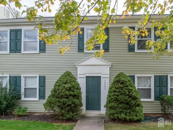 456 N Roxbury Ln, Monroe Township, NJ 08831