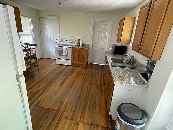 5th image of 18 Cedar St Floor 2
