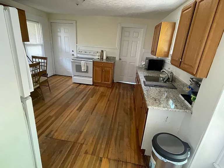 18 Cedar St — Photo 5