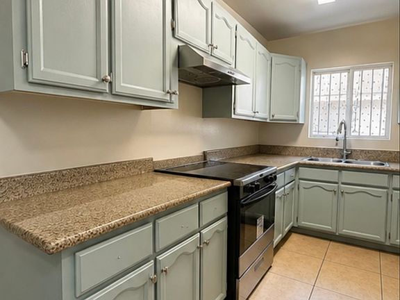 4th image of 144 W 84th Pl