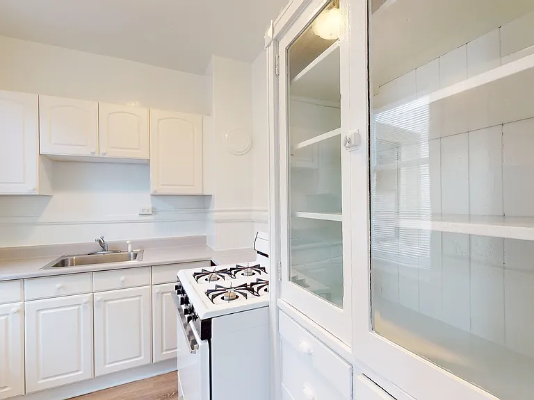 154 Franklin St #206 — Photo 5