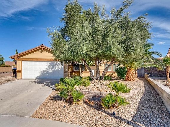 Cute single story on a quiet cul-de-sac in the heart of Green Valley.