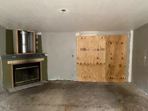 165 Lilly Ln, Henderson, NC 27537