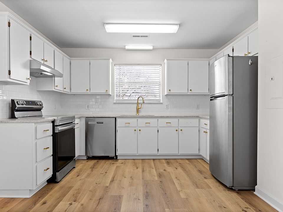 Newly renovated full kitchen