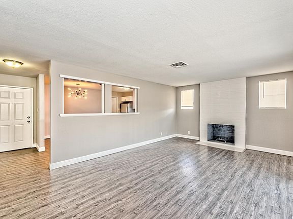 4th image of 4421 Hillcrest Ave