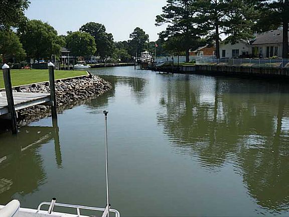 3rd image of 3141 Lynnhaven Dr