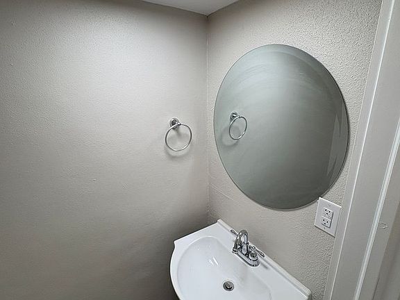 5th image of 644 Kline Ave #2