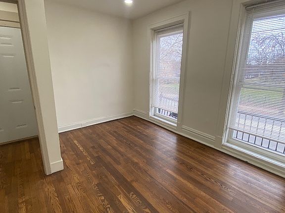 3rd image of 4746 S Grand Blvd #2N