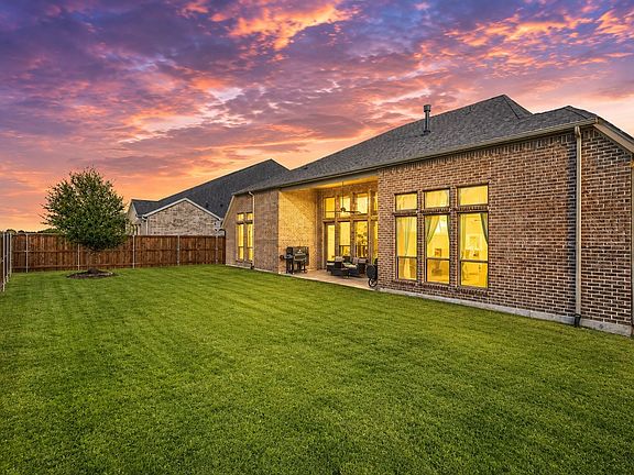 2nd image of 2837 Midlake Dr