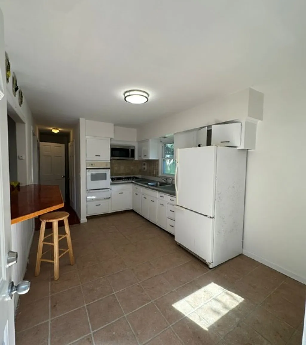 Close to All in Hampton Bays — Photo 4