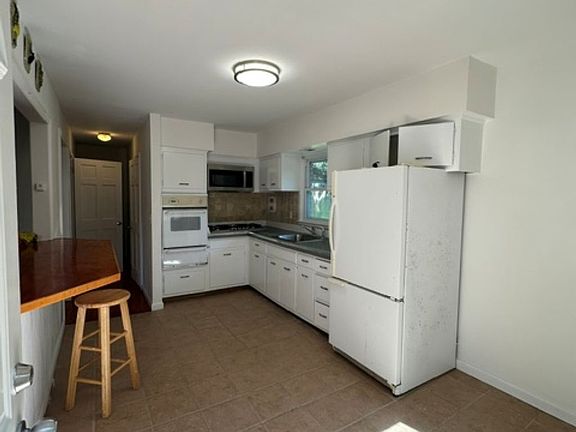 4th image of 85 Springville Rd