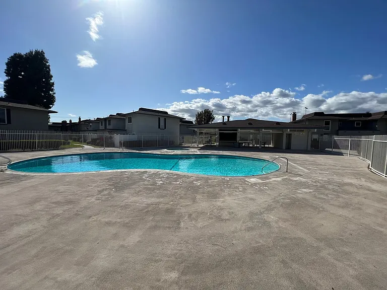 10418 Stratton Ct — Photo 14