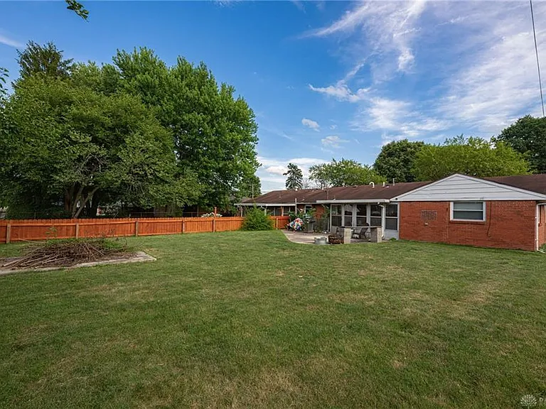407 Heather St — Photo 14