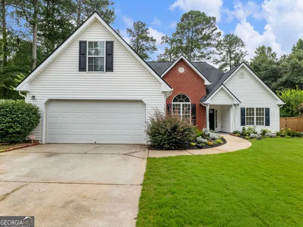 835 Winding Grove Ln, Loganville, GA 30052
