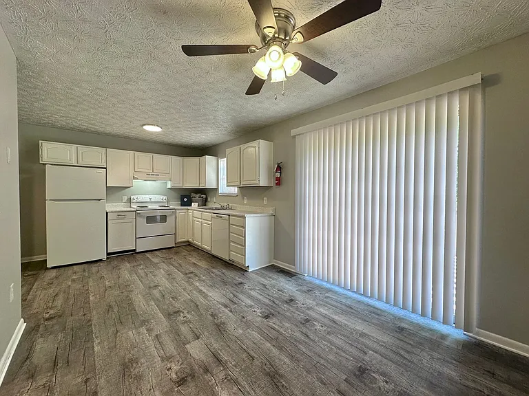 2021 N Sizer Ave #L — Photo 45