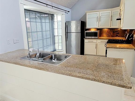 5th image of 13415 Klamath Falls Dr