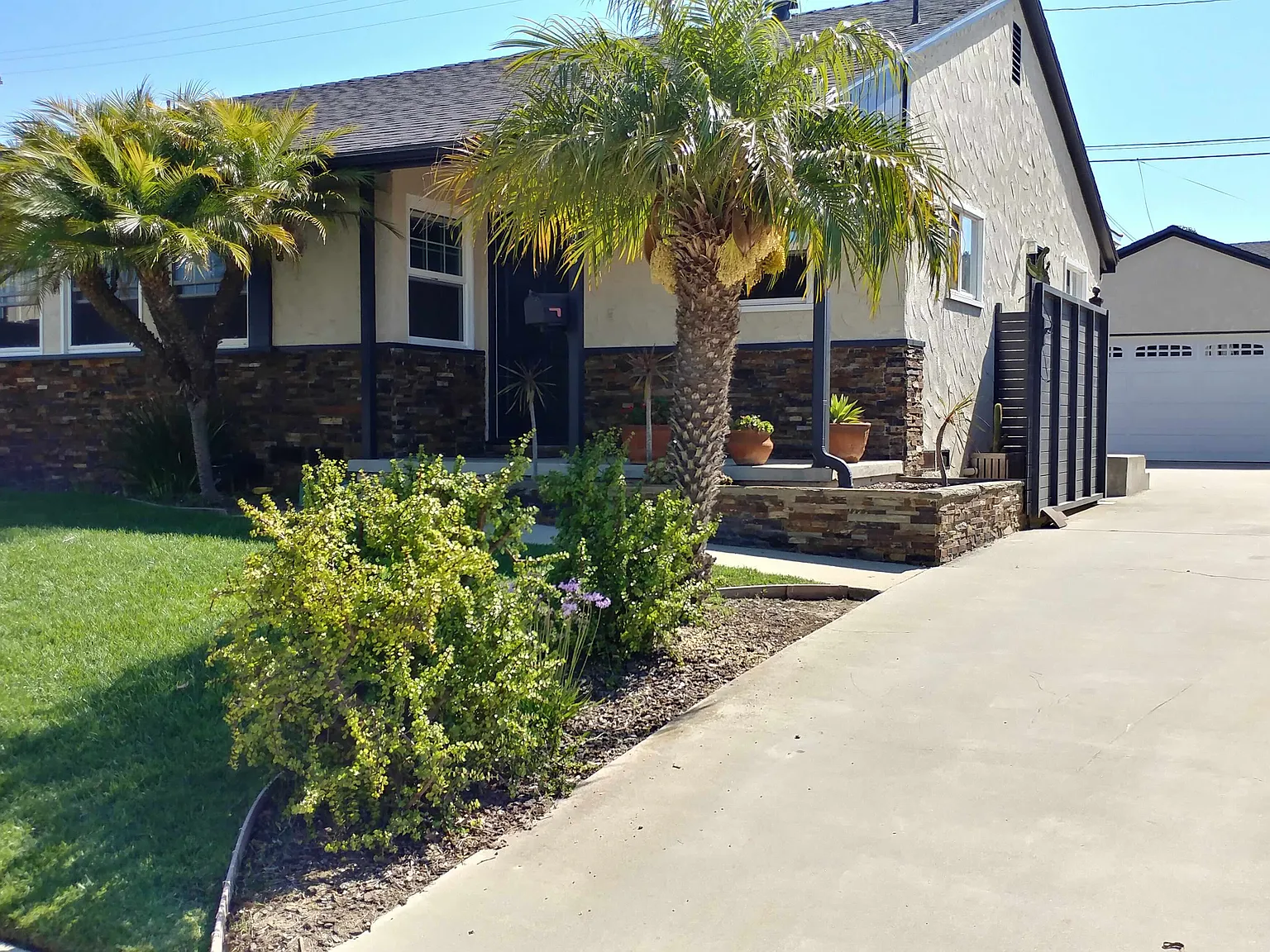 3 bed, 1644 sqft, $4,400 — Photo 1