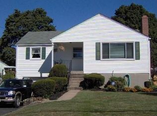 30 Crocker Ave, West Hartford, CT 06110