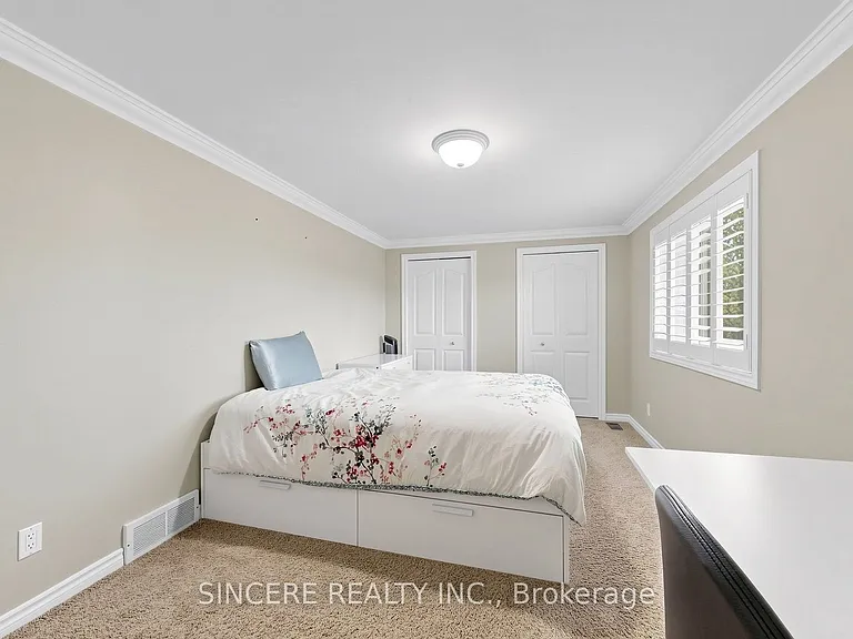 592 Canewood Cres — Photo 26