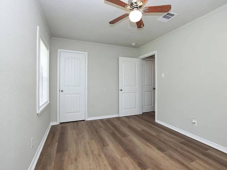 9026 Lake Forest Blvd — Photo 13