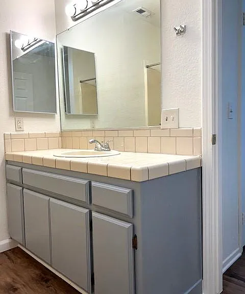 363 S Gilbert St #B — Photo 10