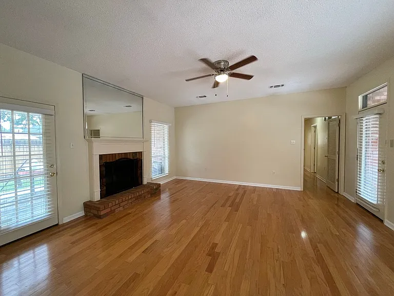 4274 Stumberg Ln — Photo 4