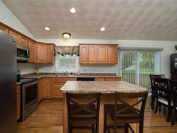 3rd image of 233 Rosemont Ave