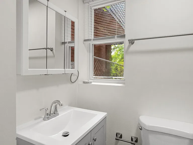 2412 Francis St — Photo 13