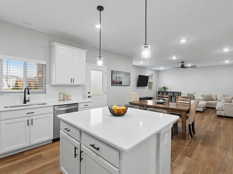 64 Brewster Dr — Photo 5