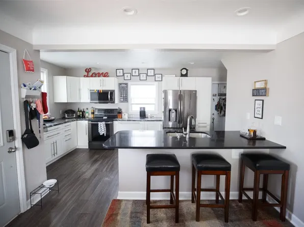 3223 C Ave NE, Cedar Rapids, IA 52402