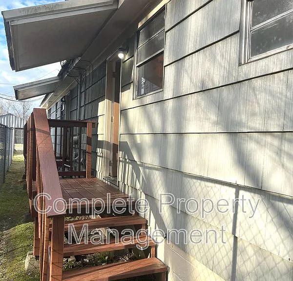 1108 Hall St — Photo 20