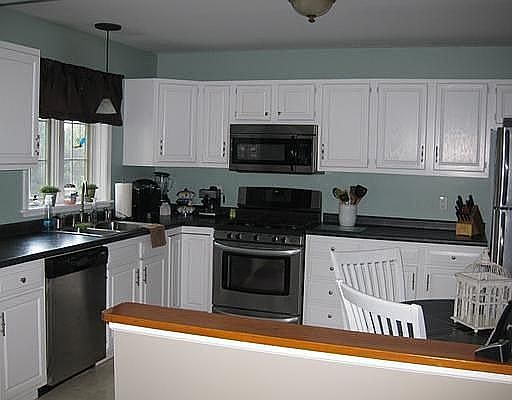 5th image of 48 Acorn Ave