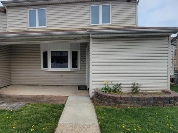 25 Regis Dr, Staten Island, NY 10314