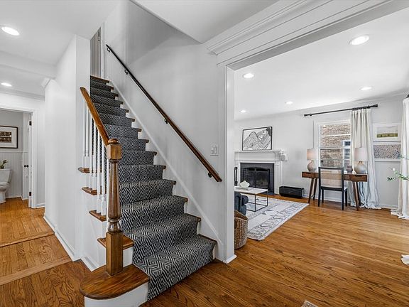 2nd image of 2121 Greenwood Ave