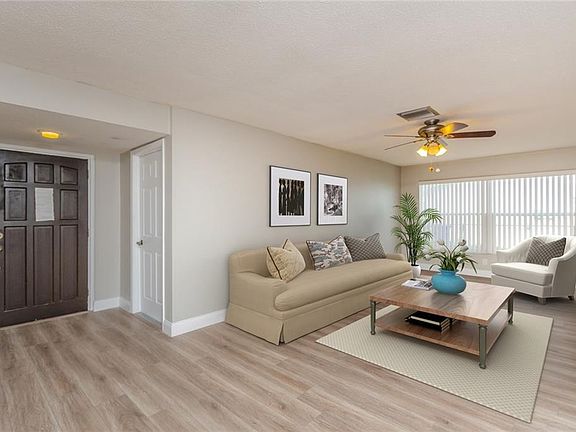 3rd image of 2079 Southpointe Dr