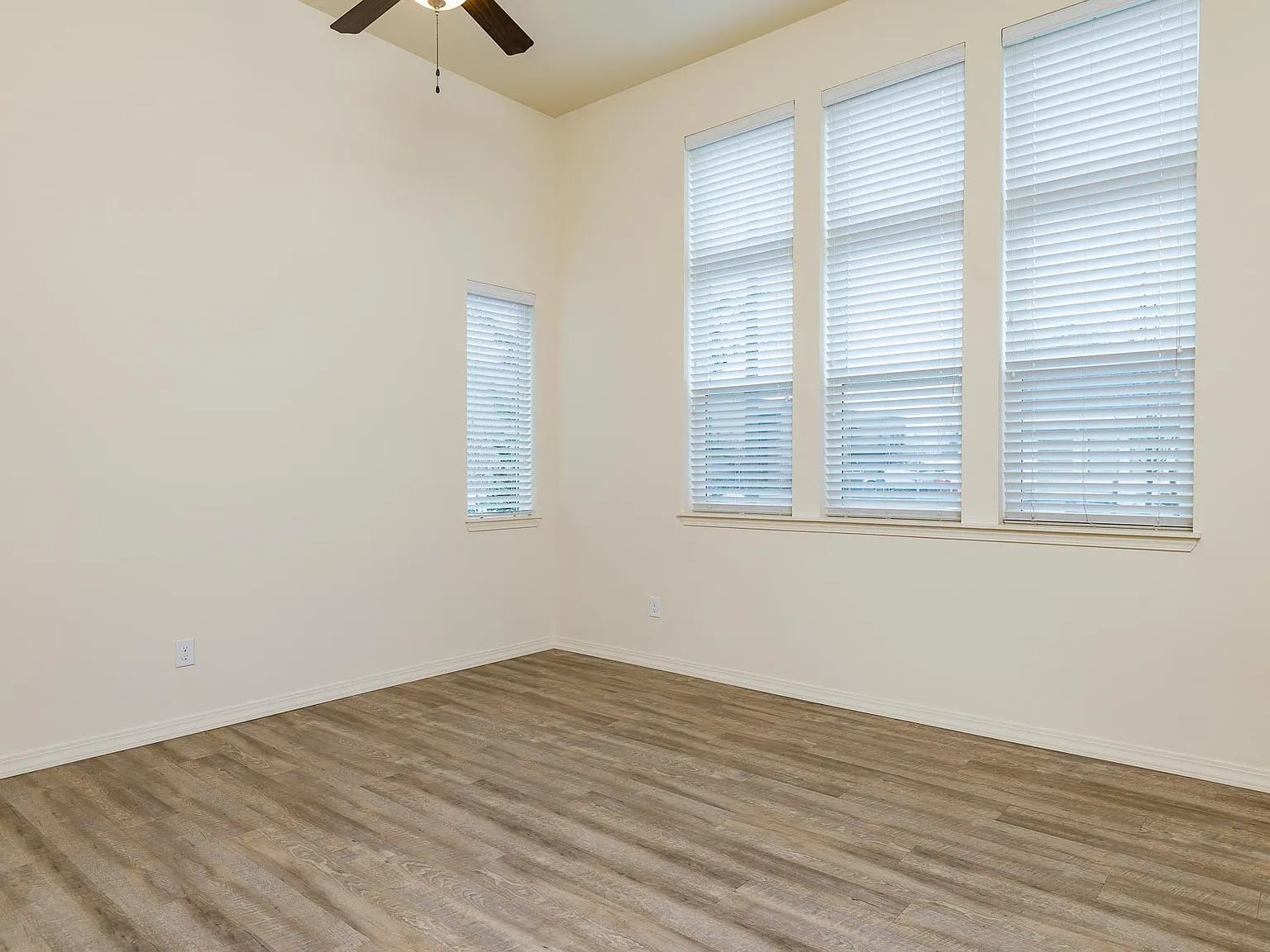 Midtown Apartments — Photo 3