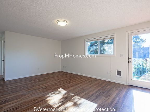 4th image of 7865 SE Milwaukie Ave #0