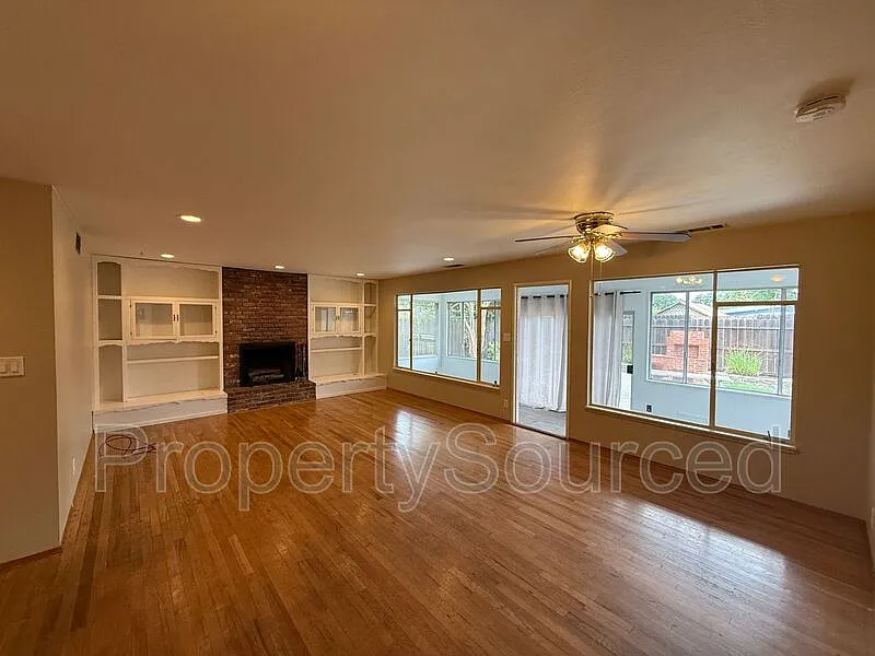 3 bed, 2.0 bath, 1353 sqft, $2,150 — Photo 4
