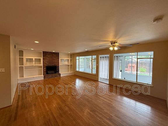 4th image of 1537 Maplewood Dr