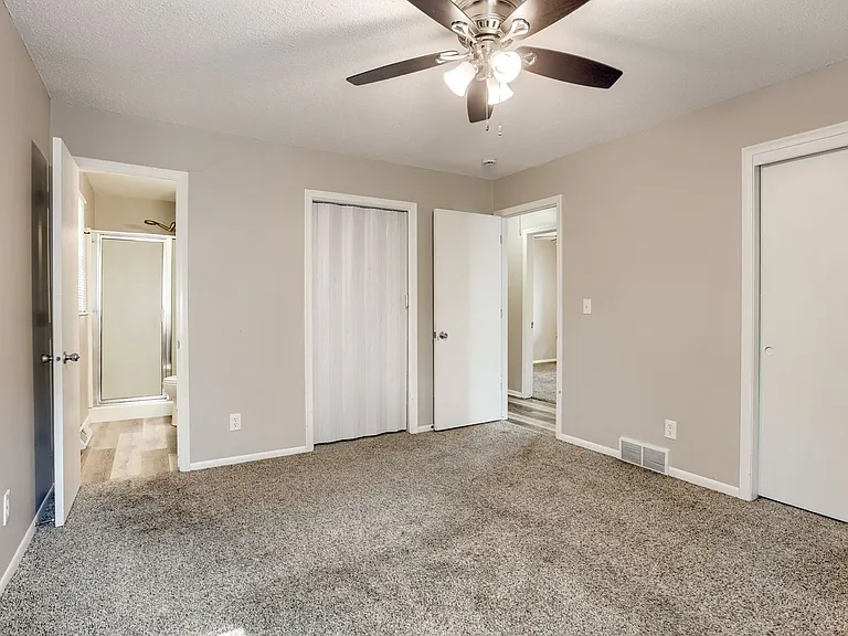 11705 Meredith Ave — Photo 16