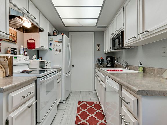 5th image of 11042 N 28th Dr Unit 232