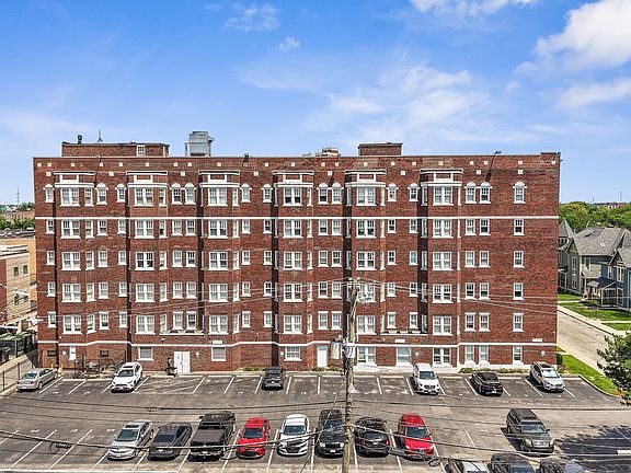 2nd image of 230 E 9th St APT 503
