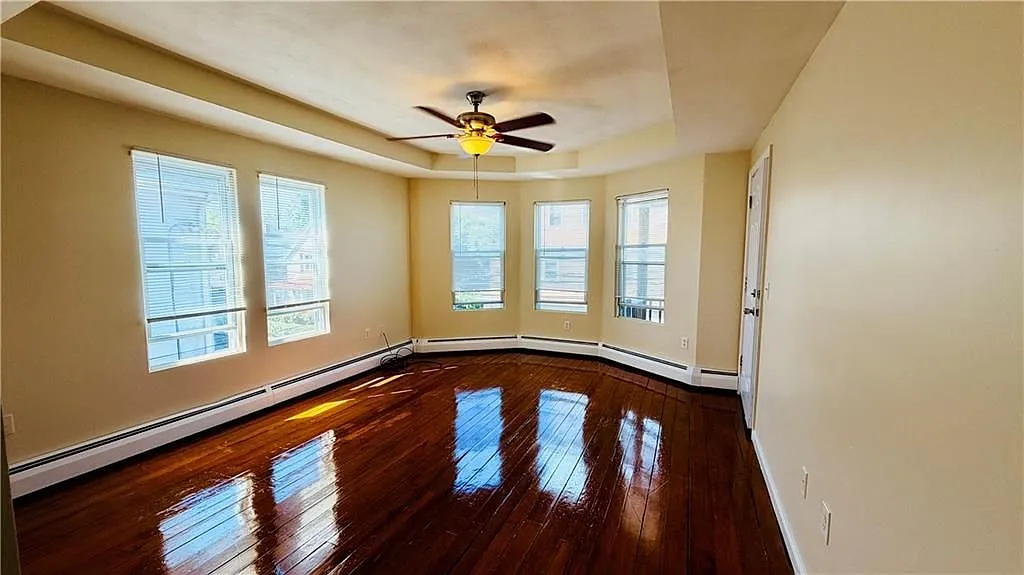 3 bed, 1.0 bath, 1064 sqft, $1,900 — Photo 1