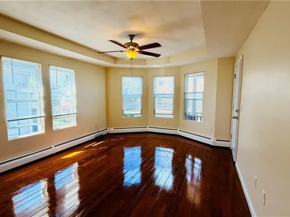 384 Metacom Ave, Warren, RI 02885