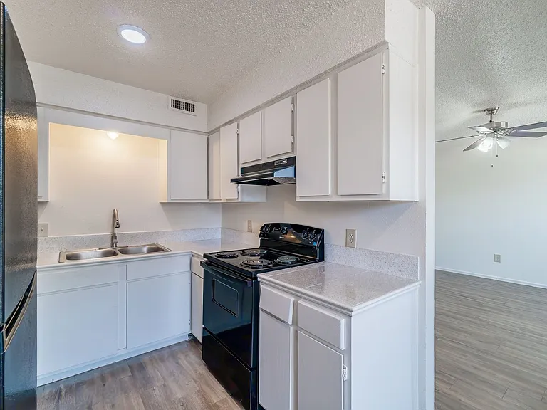 2020 Baldwin St #9 — Photo 6