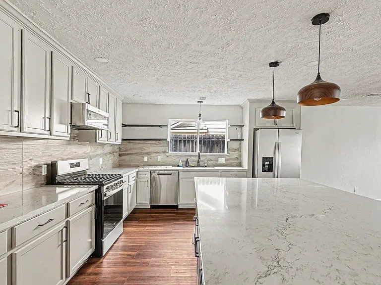 2430 Summer Spring Dr — Photo 8